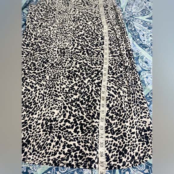 ❤️❤️NWT Black & White Leopard Scoop Neck Sleeveless Bomber Mid Length Dress - Picture 6 of 6